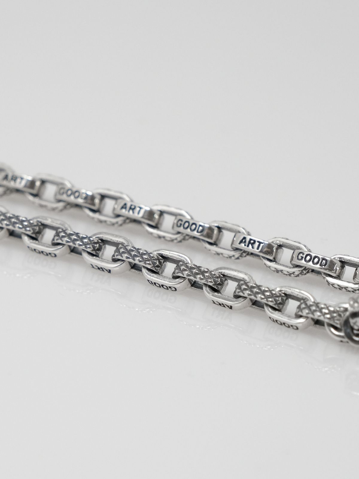 Pequeño Bracelet Goosebumps Ever - Good Art | Rivet & Hide Pequeño Bracelet Goosebumps Ever - Good Art | Rivet & Hide