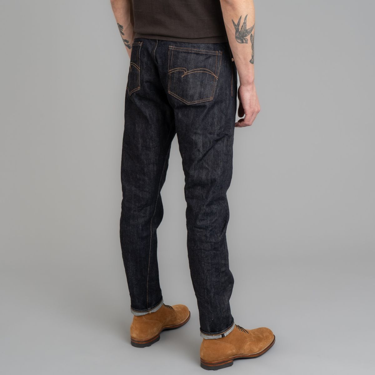 Suvin Gold Relaxed Tapered Jeans - Studio D'Artisan | Rivet
