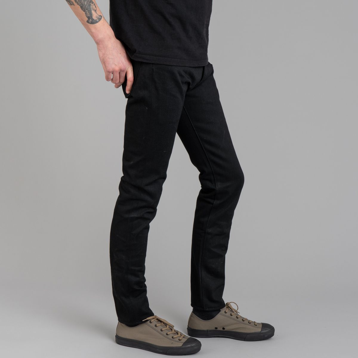 15.7oz Tight Tapered Jeans Black - Momotaro | Rivet & Hide